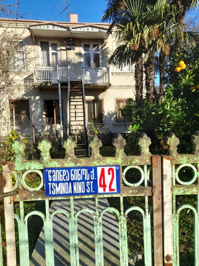 Levani'S Guesthouse Zugdidi Exterior photo